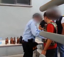 imagen Adivina cuantas cervezas consiguió esconder este hincha…