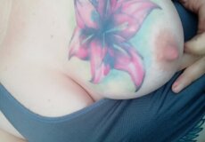 tetas tatuadas