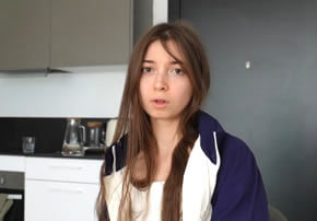 le ofrecen ser puta por un día