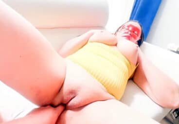 tiene a una puta sin salir de casa
