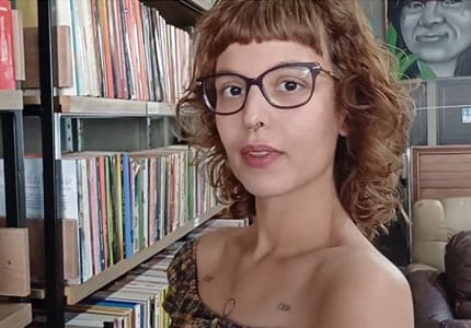 la bibliotecaria era ninfómana